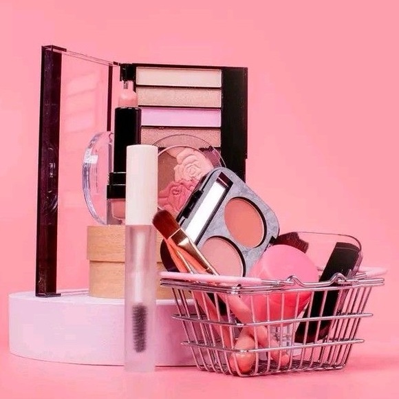 Unlisted Item From Late Night Beauty Blowout Show - Picture 1 of 2